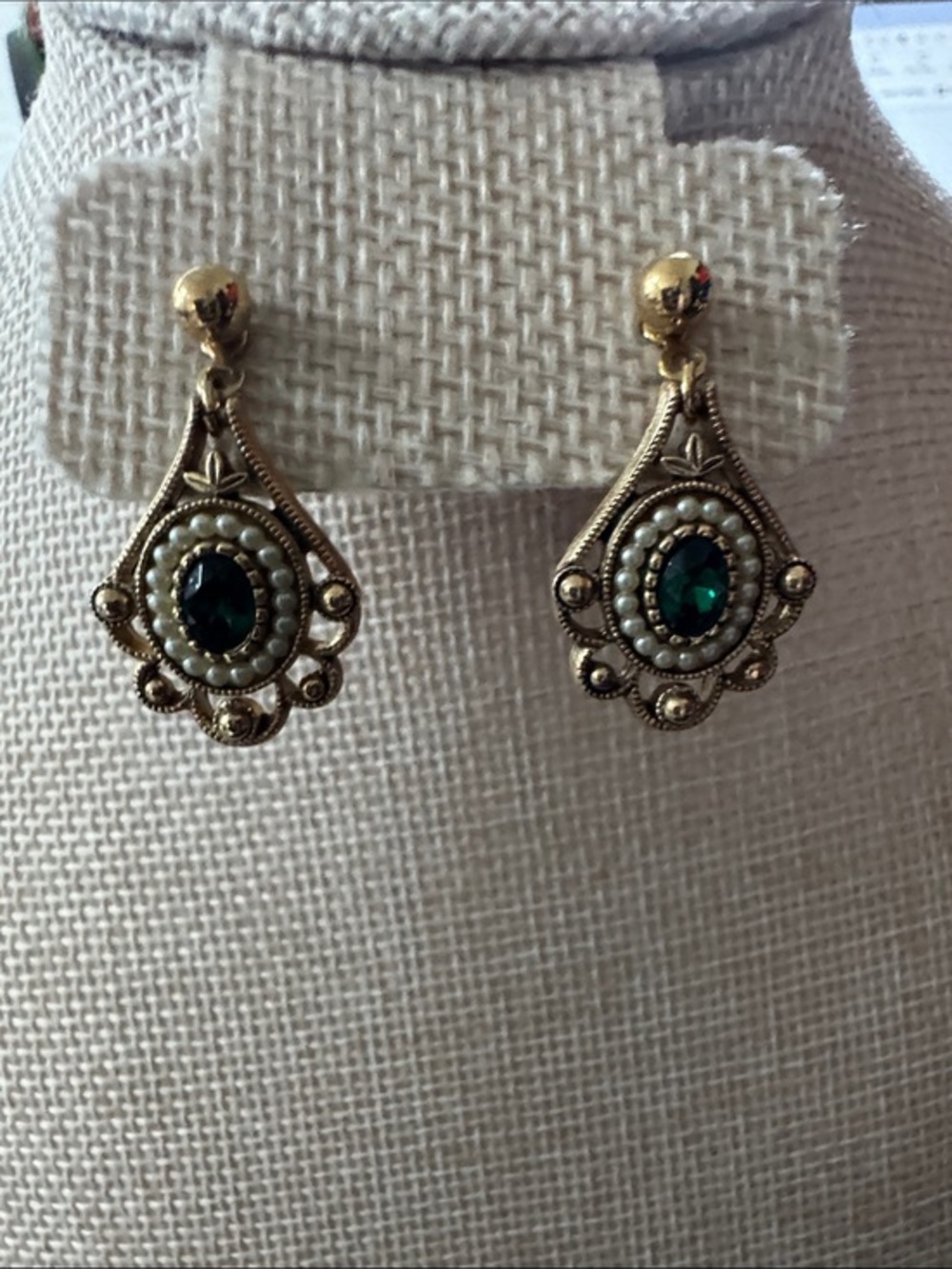VTG Avon Queensbury Versailles Green Rhinestone & Faux Pearl Post Earrings